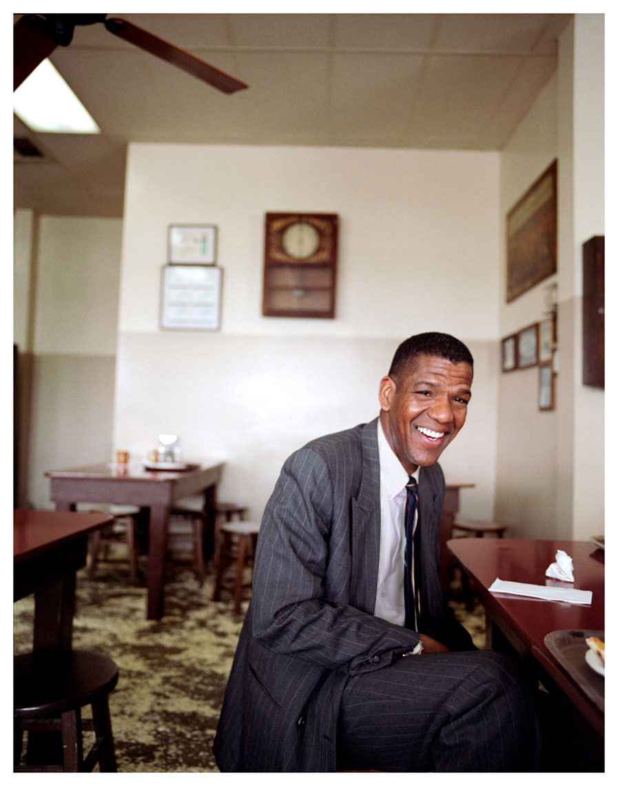 Gentleman in LA cafe - Frances Juriansz Photography